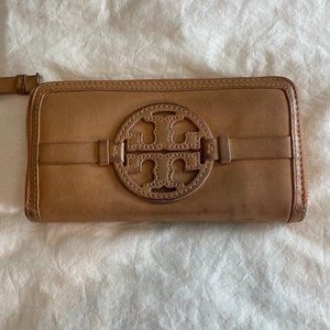 AUTHENTIC TORY BURCH CAMEL ZIP AROUND WALLET